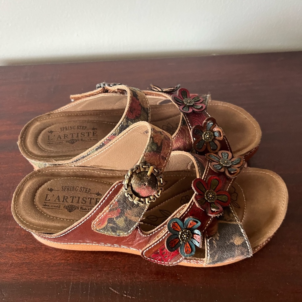 L’Artiste Woman’s Floral Multi-Color Comfort Sandals for Women size 38 (7.5-8) - Picture 3 of 9